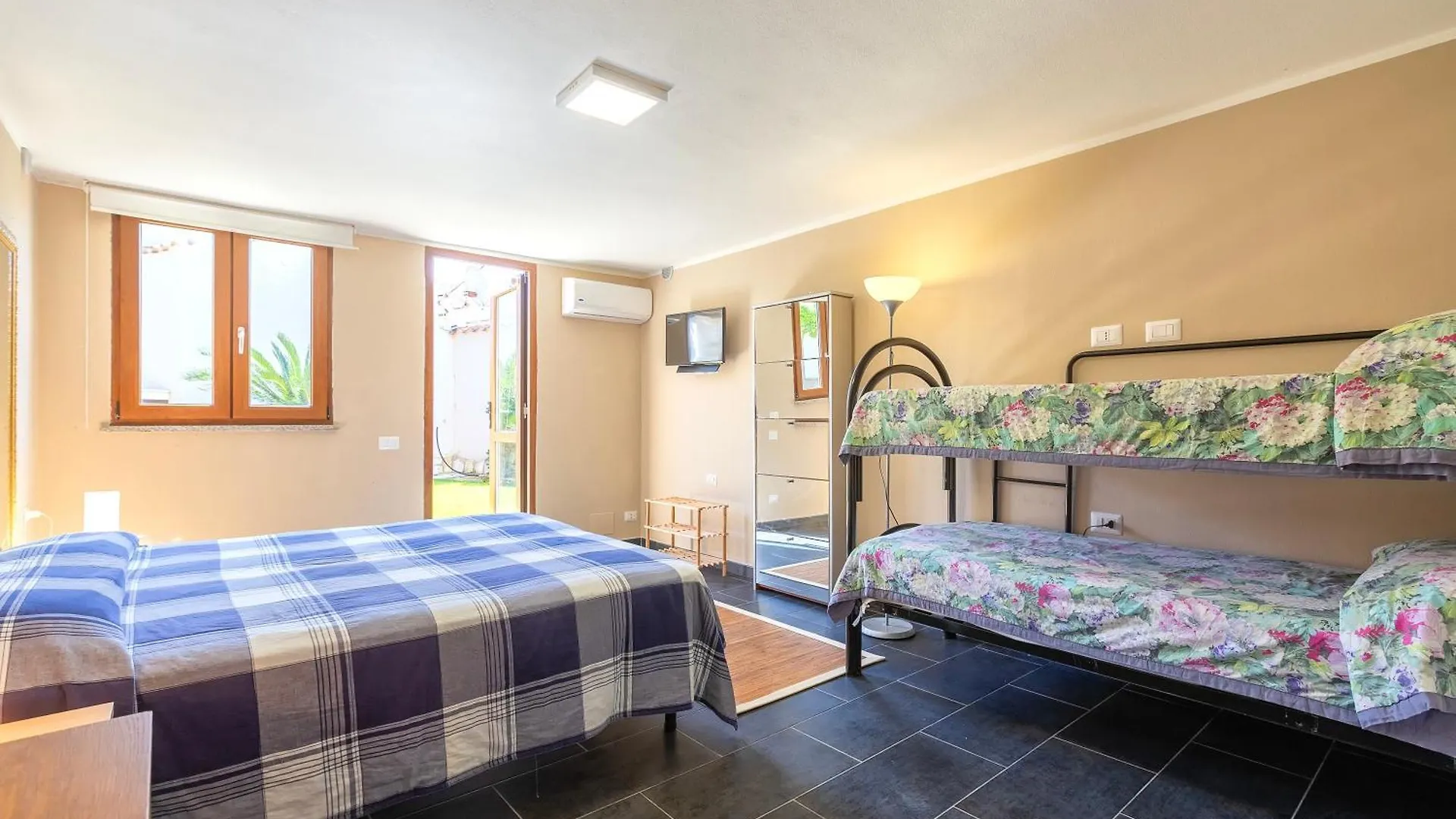 Дом отдыха Villa Flora Sea View Punta de su Torrione