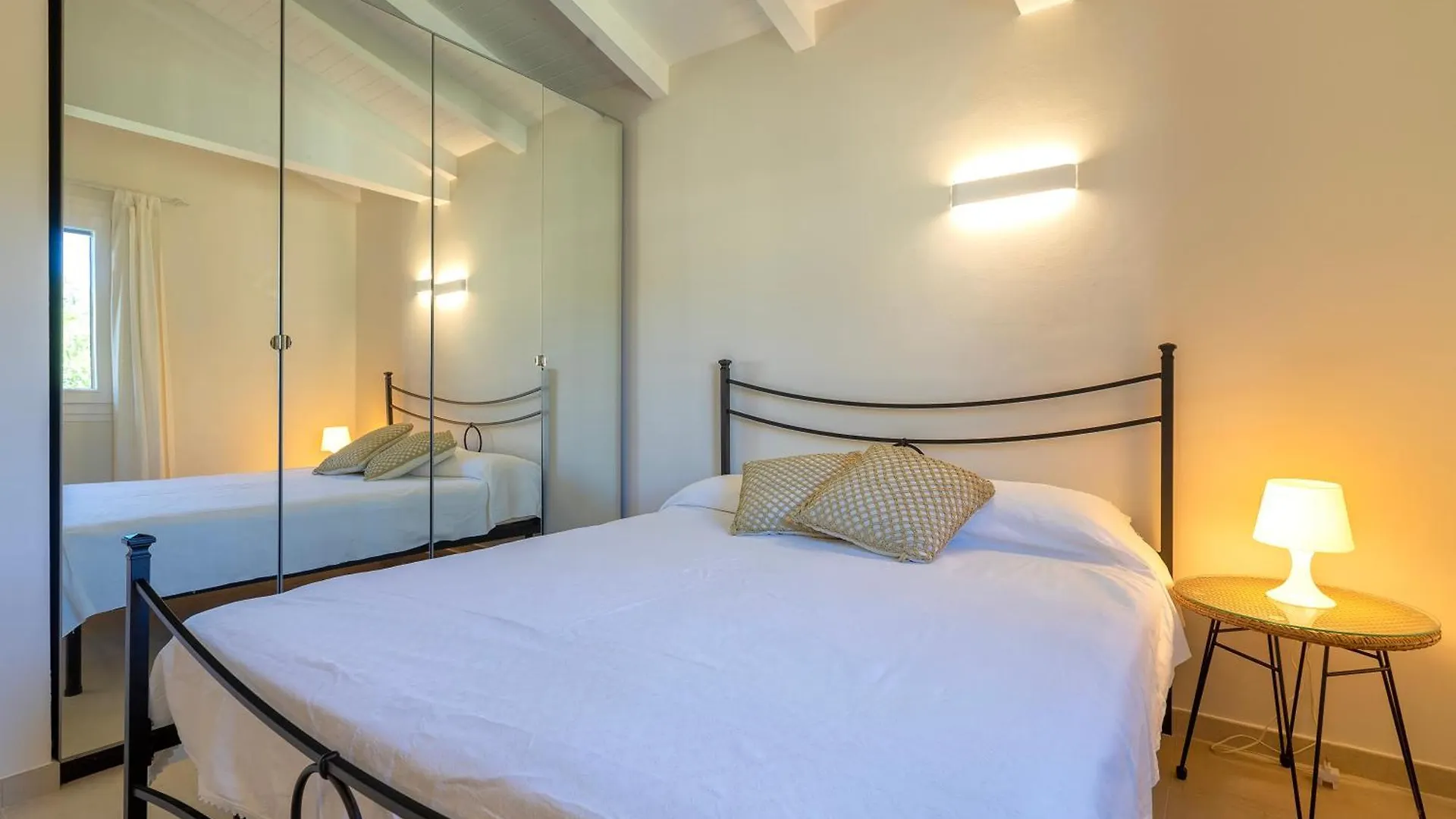 Дом отдыха Villa Flora Sea View Punta de su Torrione