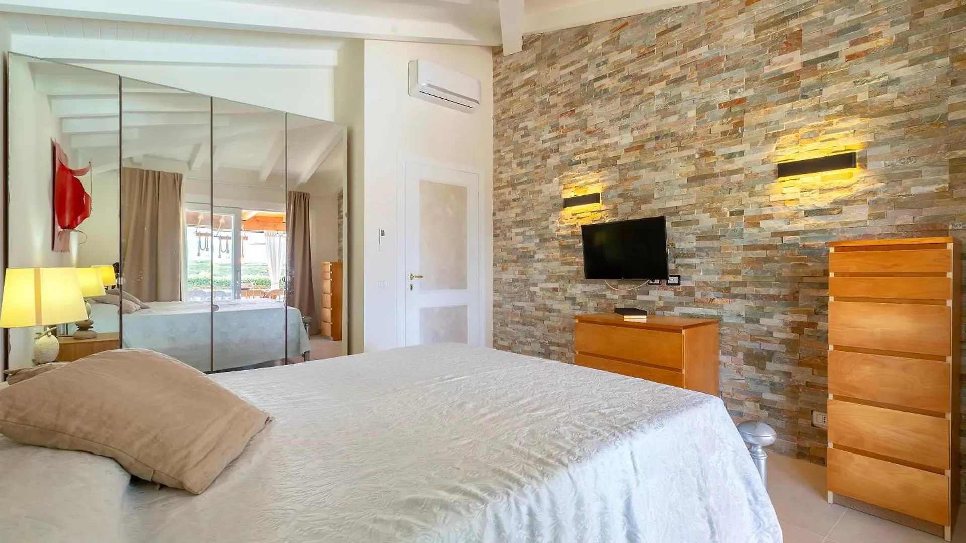Дом отдыха Villa Flora Sea View Punta de su Torrione Италия